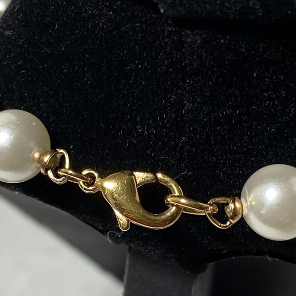 Vintage Richelieu Faux Pearl & Gold Tone Bracelet Close 7” - Picture 5 of 7